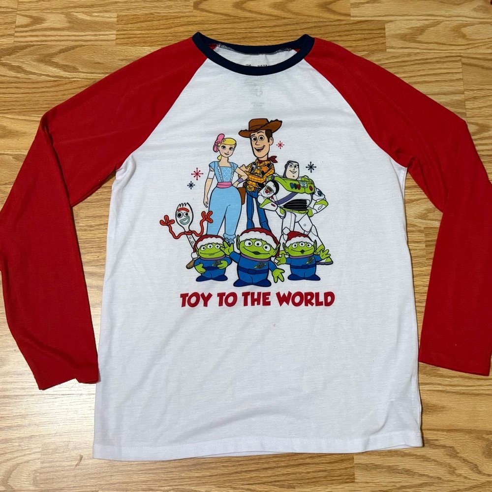 Disney Pixar Toy Story 4 “Toy to the World” Christmas Raglan Shirt Adult Small